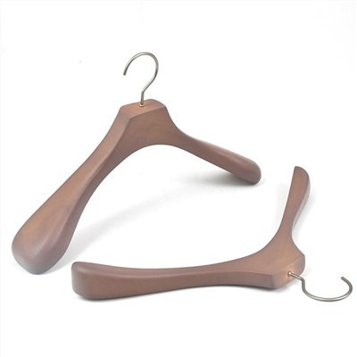 Cabides de ombro largos para ternos de madeira